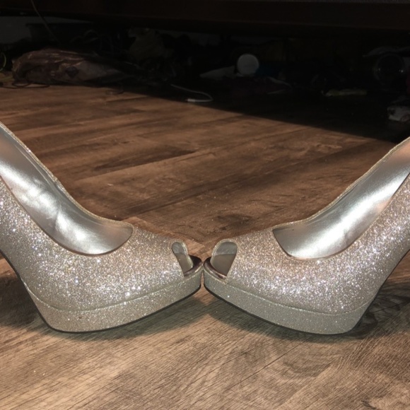 Fioni Night Silver High Heels (Size 8) - Picture 3 of 3